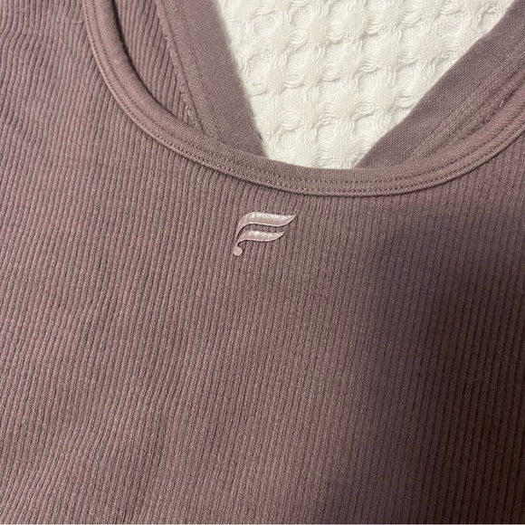 Fabletics Cloud Seamless V-Neck Crop Tank in Desert Shadow Medium - Picture 7 of 7